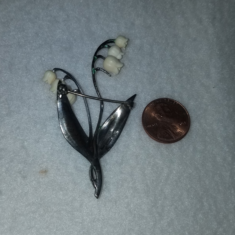 Rustic Flower Brooch - Picture 2 of 3
